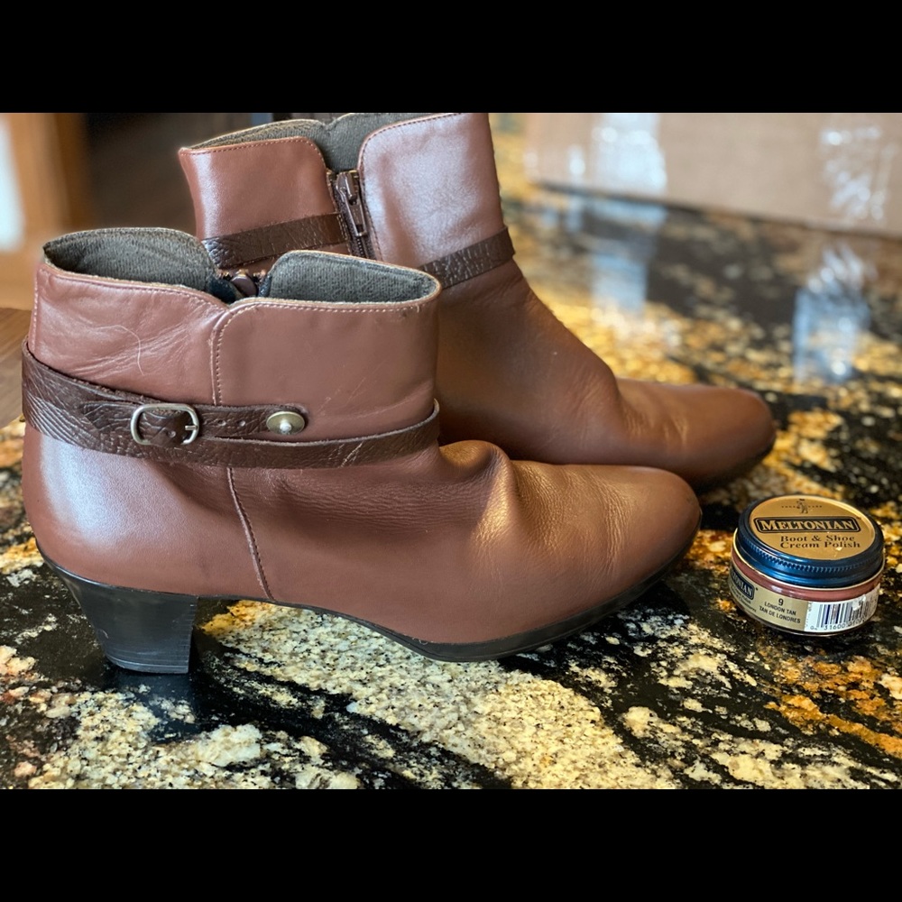 Munro 10N London tan boot.